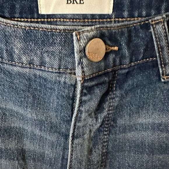 BKE. Distressed Jean shorts - Picture 2 of 6